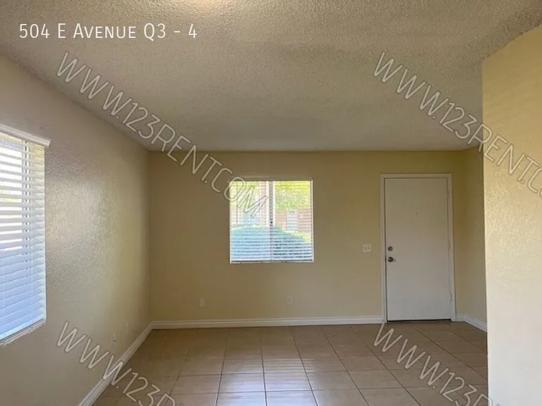 504 E Avenue Q3 #4 — Photo 10