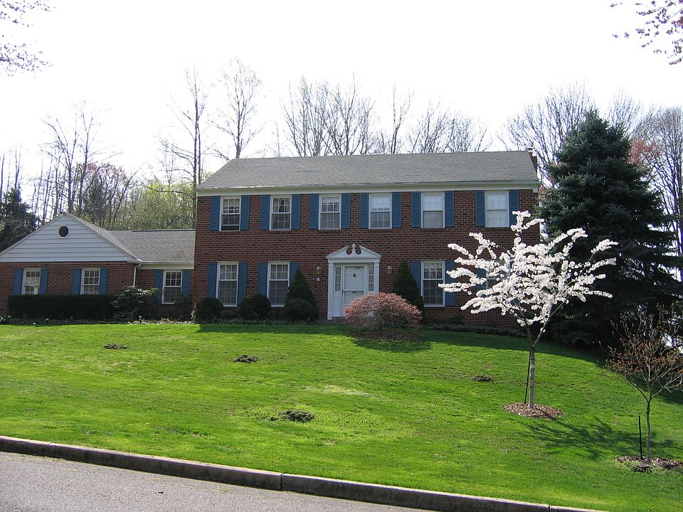 2nd image of 6 Michele Dr