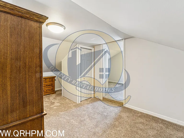2040 Linden St — Photo 12