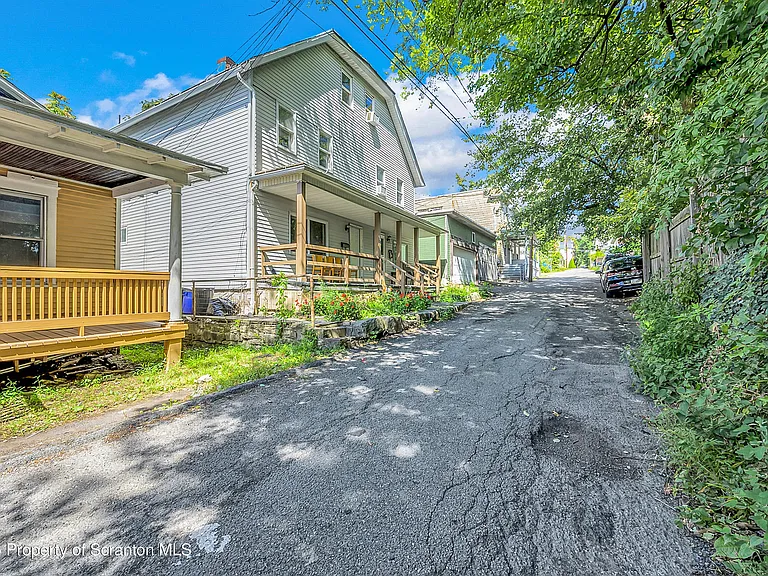 514 Stipp Ct — Photo 2