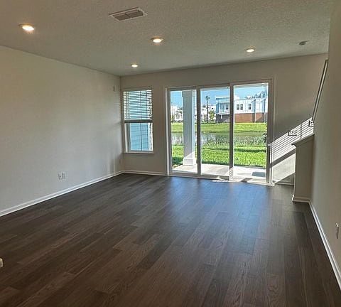 5th image of 309 Brandon Lakes Dr