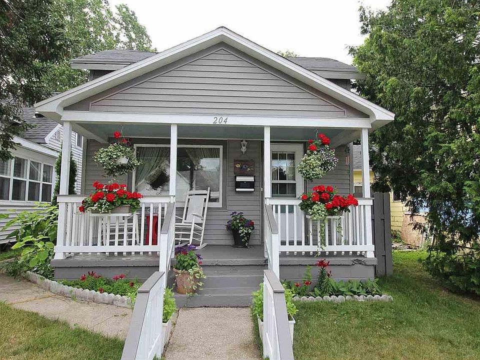 1st image of 204 Crippen St