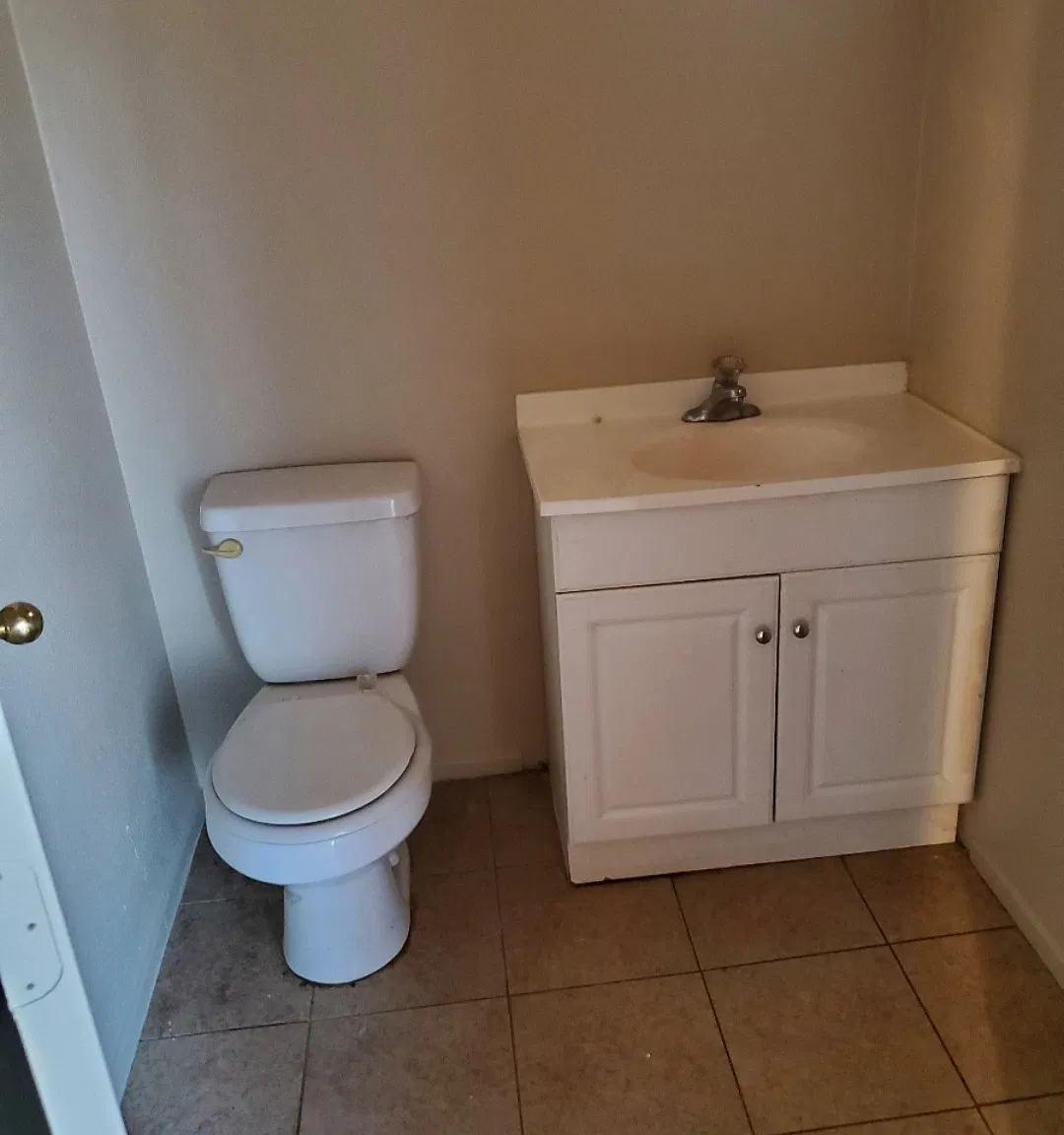 5 bed, 3.5 bath, 1946 sqft, $2,350 — Photo 4