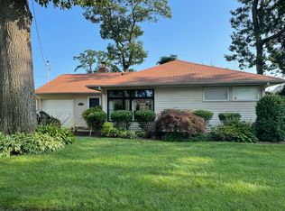 6 Marshall St, Oceanside, NY 11572