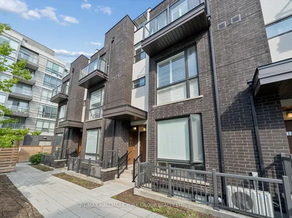24 Fieldway Rd #16, Toronto, ON M8Z 0E3