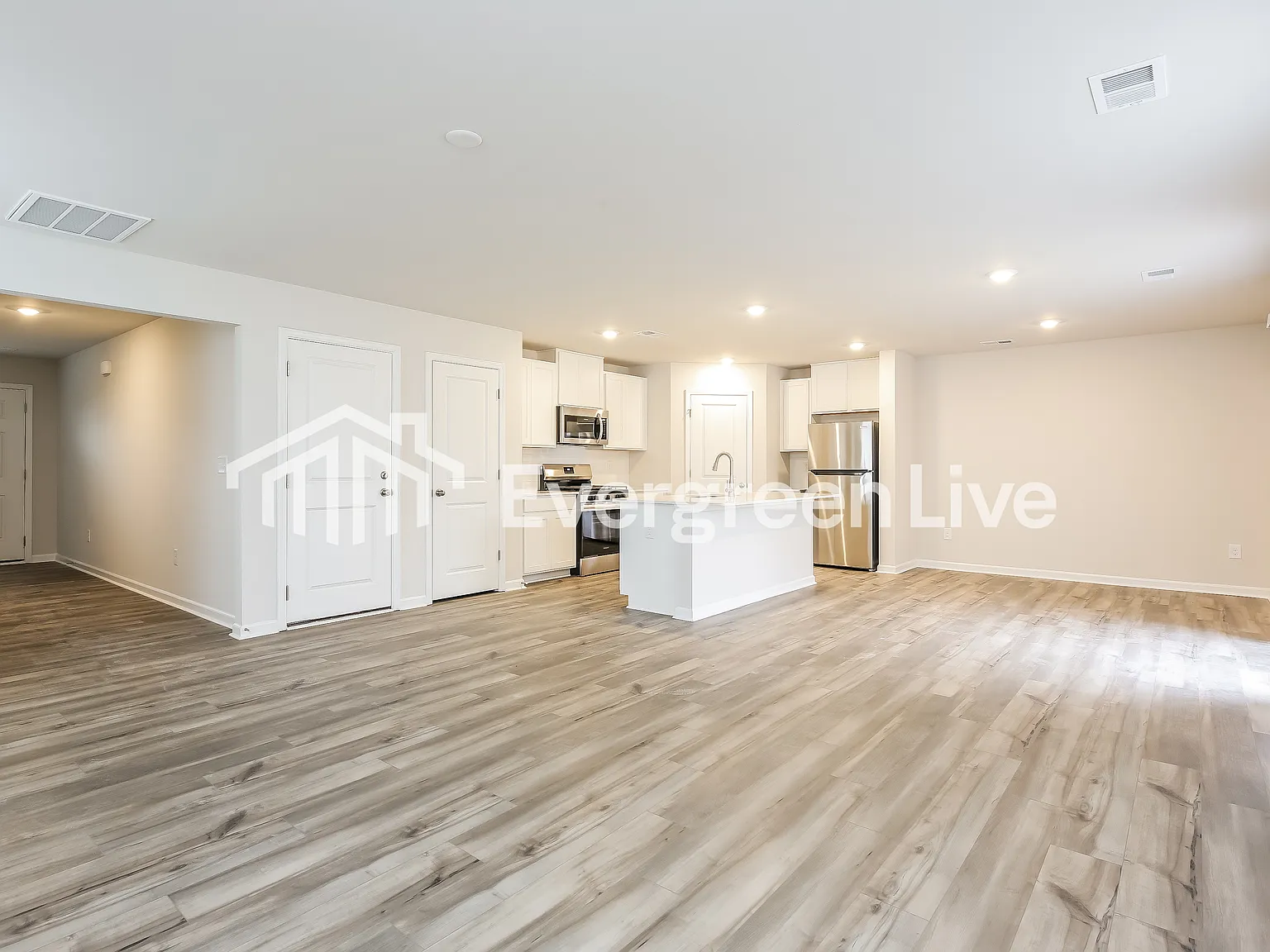 4 bed, 2.0 bath, 1956 sqft, $1,870 — Photo 4