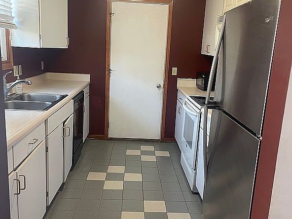 4th image of 630 Village Ave