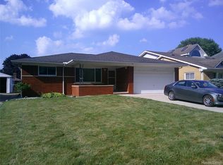 22647 Revere St, Saint Clair Shores, MI 48080