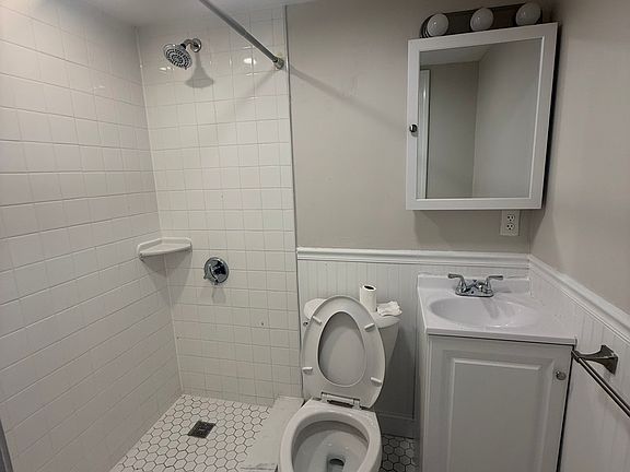 5th image of 520 Columbus Ave APT 3