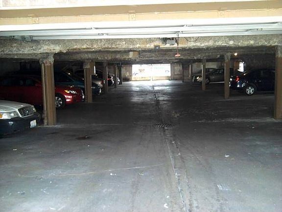 GARAGE PARKING