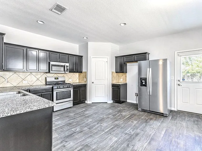 3108 Tilmon Ln — Photo 4