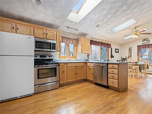 4th image of 141 Staghead Dr
