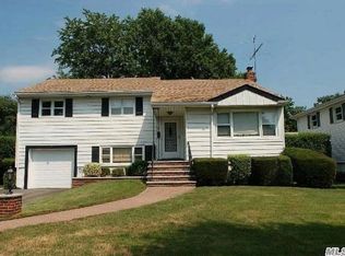 3 Seabury Rd, Garden City, NY 11530