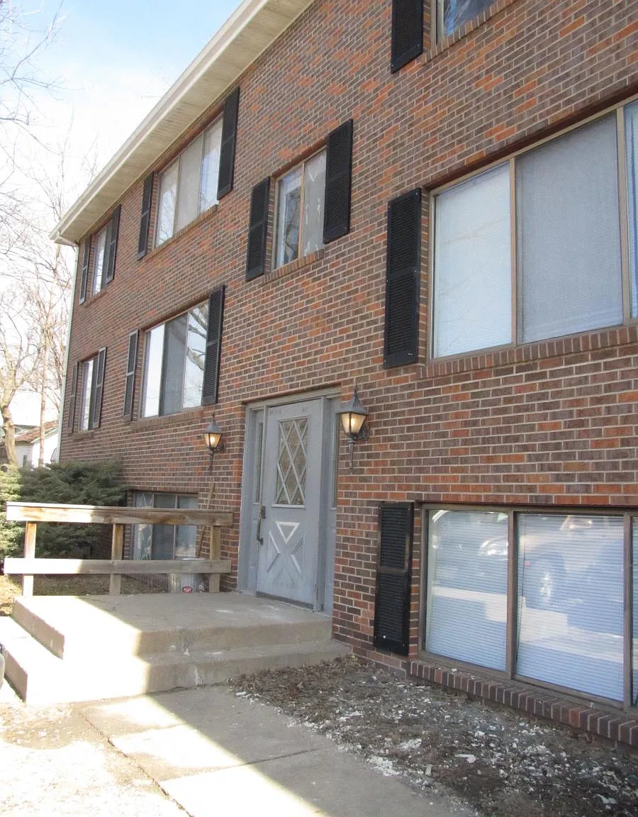 2 bed, $835 — Photo 1