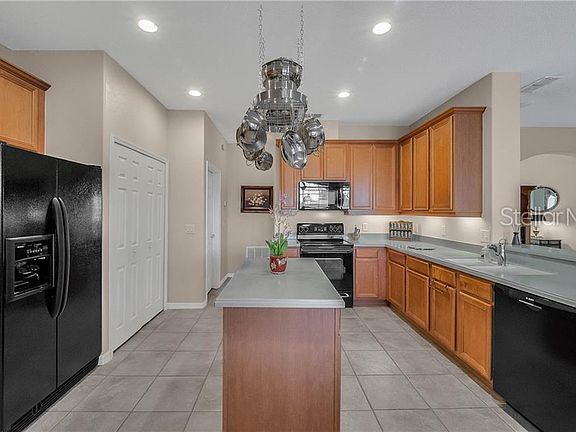 5th image of 660 Rob Roy Dr