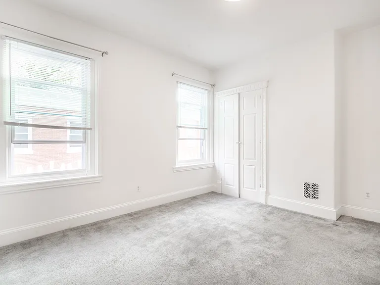 1316 N Hollywood St — Photo 23