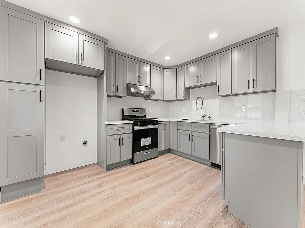 Building Photo - 308 S Laurel St #C