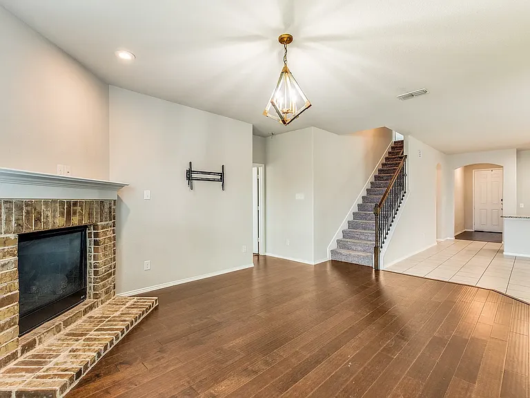 1900 Outpost Creek Ln — Photo 6