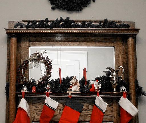 Mantle before vandalism