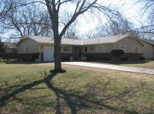 304 N Countryside Ct S, Andover, KS 67002