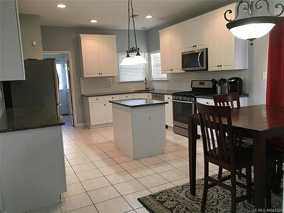 5th image of 777 Applewood Ct