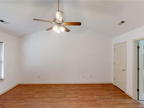 3rd image of 725 Colonial Ave