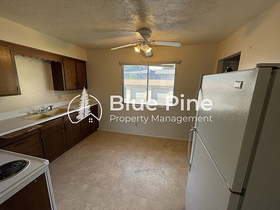 4th image of 1489 Mountain View Ln Unit 2