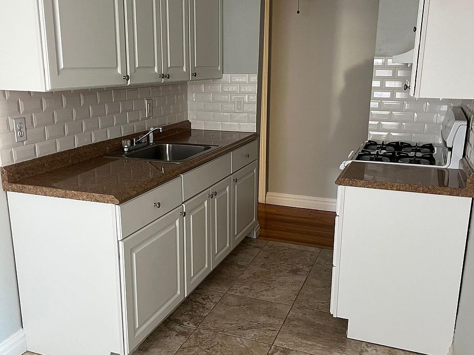 1st image of 1908 N Railroad Ave Floor 1