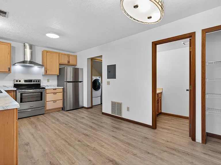 506 Seagraves Ave — Photo 10