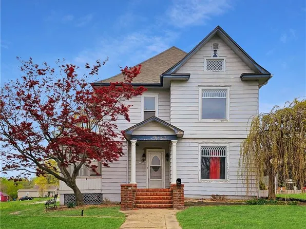 2206 Walnut St, Higginsville, MO 64037