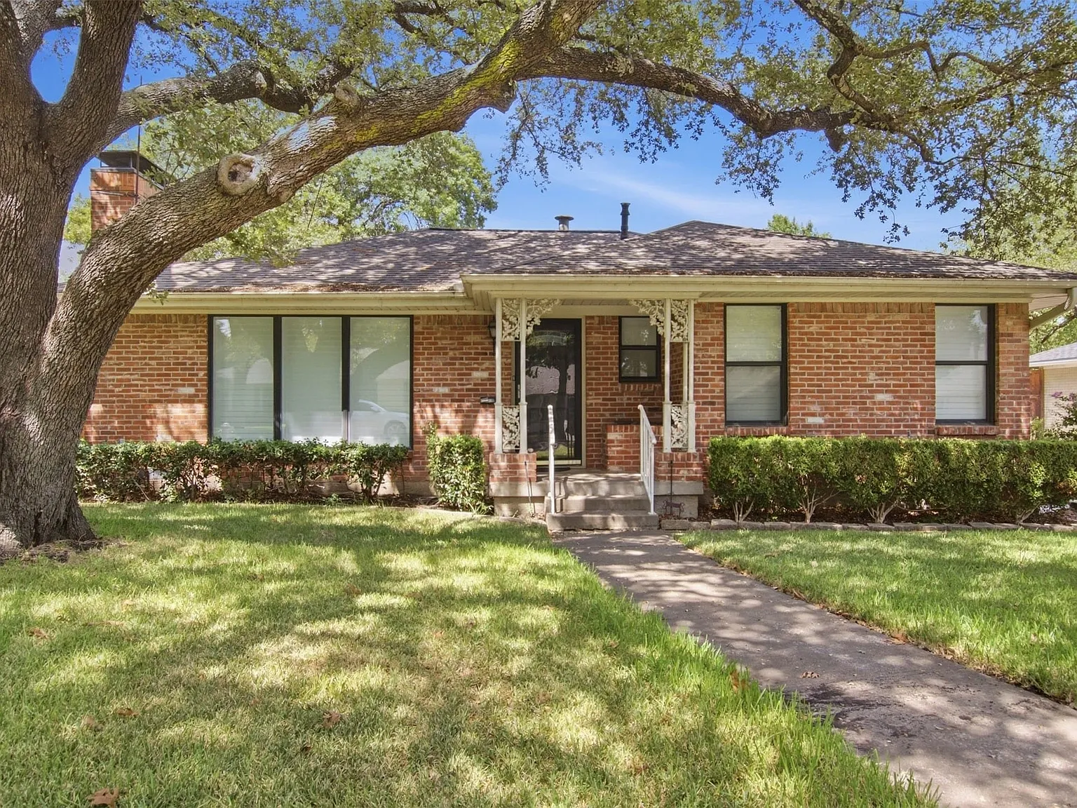 2 bed, 2.0 bath, 1373 sqft, $3,500 — Photo 2