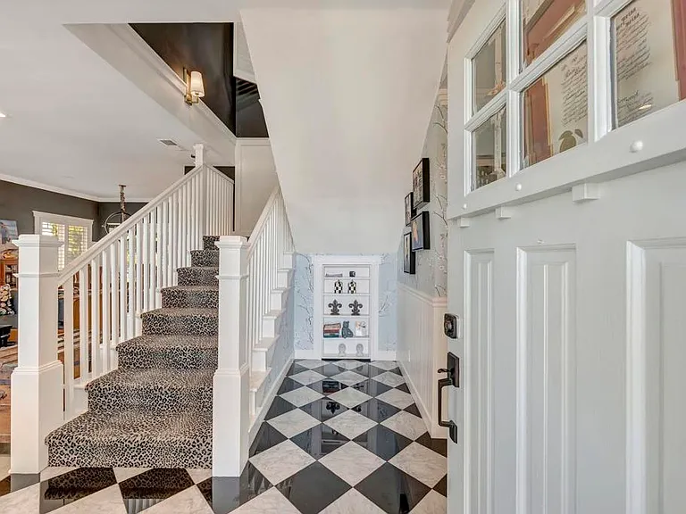 4620 Narragansett Ave — Photo 6