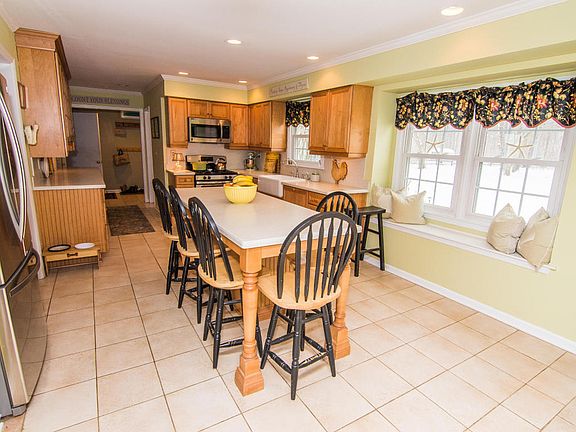 5th image of 62 Winding Brook Way