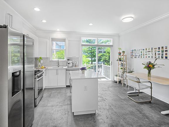 3rd image of 249 Brower Ct