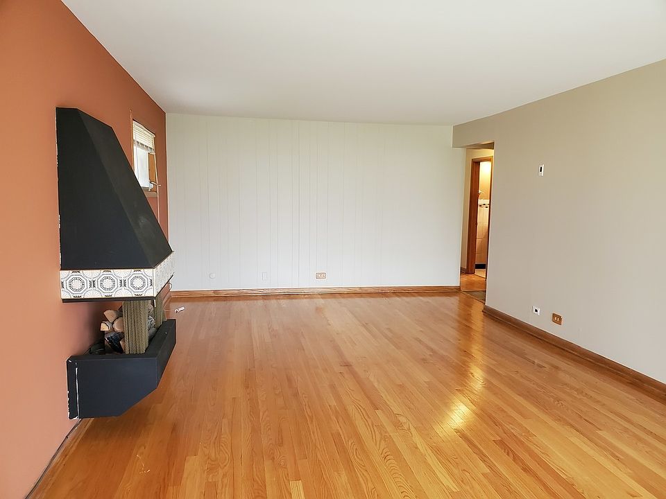 2nd image of 1025 Maple Rd