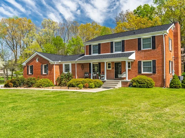 16 East Ln, Fayetteville, TN 37334