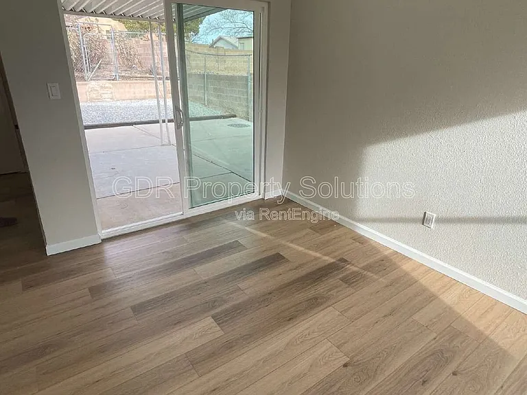 4733 Platinum Dr NE — Photo 42
