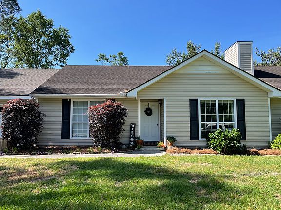 3rd image of 3816 Honeysuckle Dr