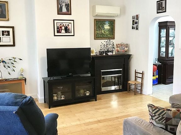 5th image of 3052 47th St