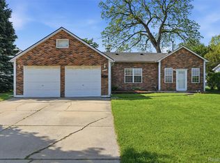 5634 Chicago Rd, Warren, MI 48092