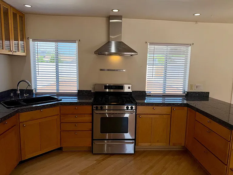 1412 E Colter St — Photo 2