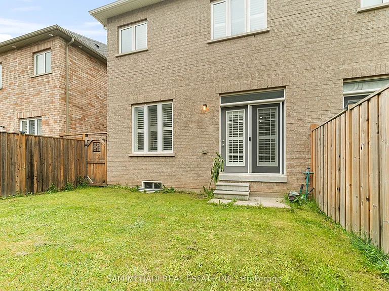 573 Settlers Rd W — Photo 28