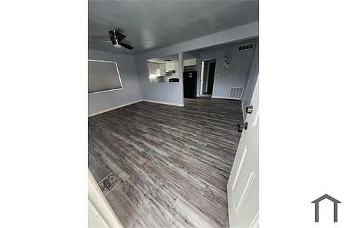 510 McKellar Cir #1 Photo 1