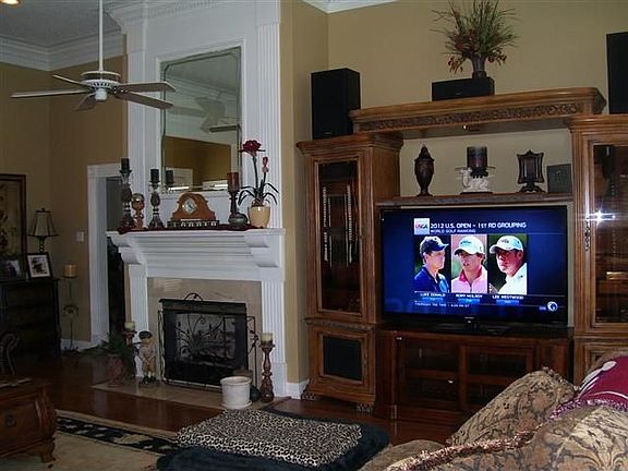4th image of 104 Lakepoint Cir