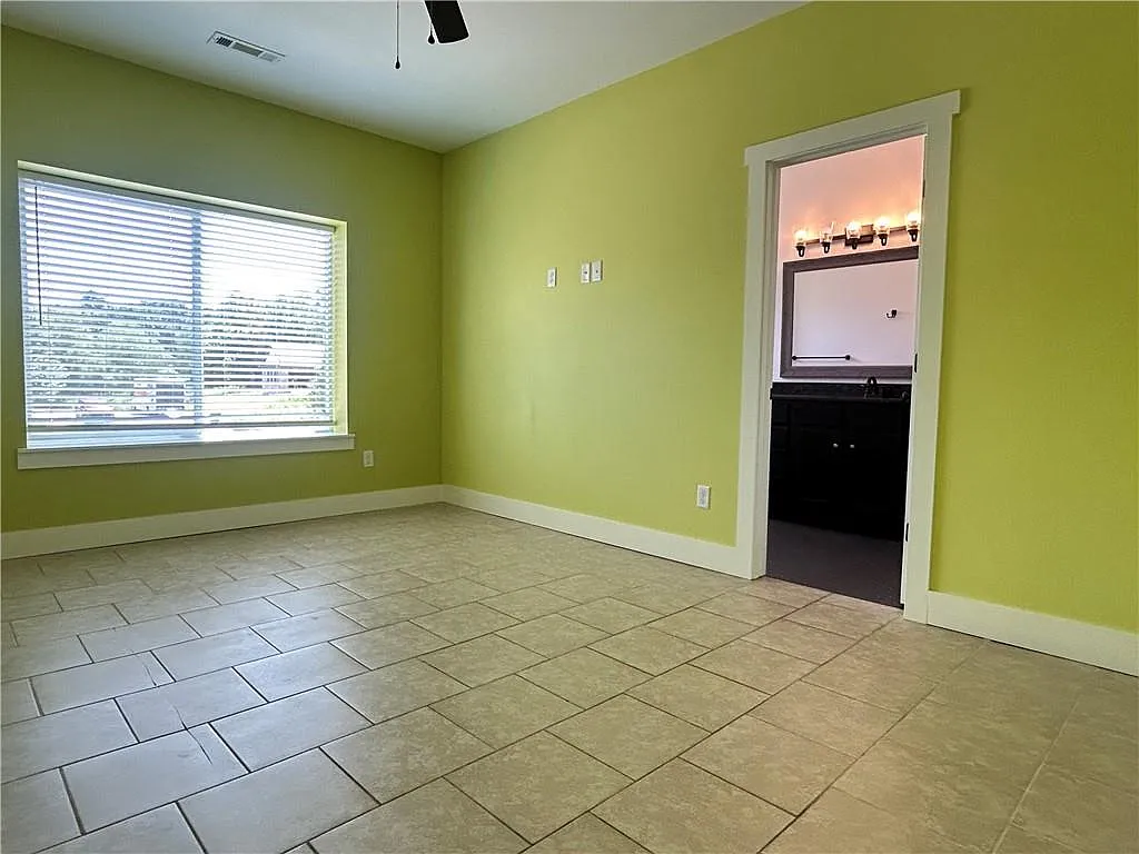 16 South Ray Avenue - 1 — Photo 4