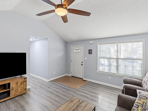 4th image of 699 Cottonwood Dr
