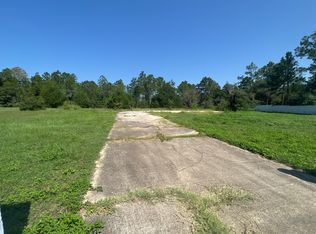 327 Ten Lake Dr, Defuniak Springs, FL 32433