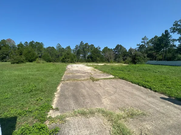 327 Ten Lake Dr, Defuniak Springs, FL 32433