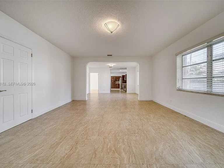 4136 SW 14th St — Photo 5