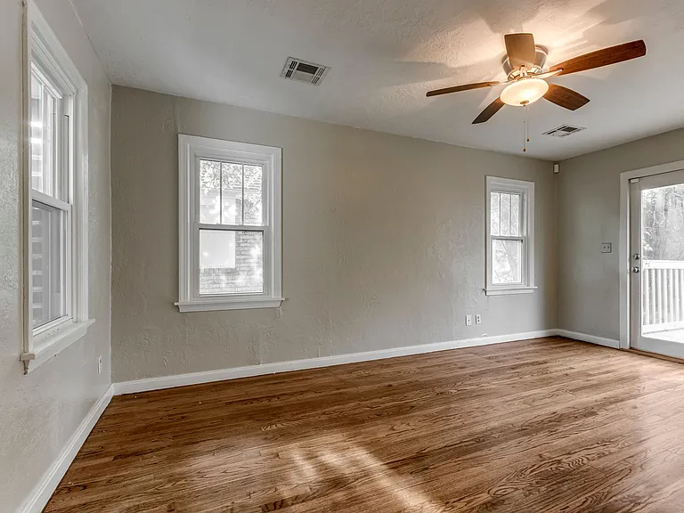 604 Iowa St — Photo 11